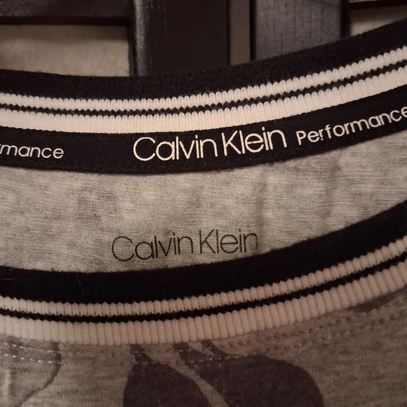 Calvin Klein Performance Stretch Floral (Gray Purple Cream) Short Sleeve Top- Lg - Picture 3 of 7